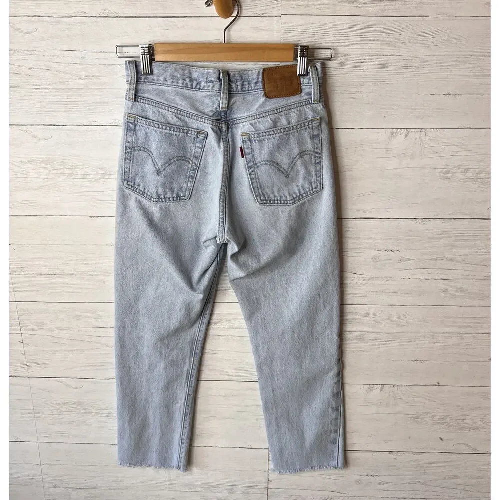 Levis Jeans Womens Size 25 Wedgie Straight Light Wash Button Fly 100% Cotton